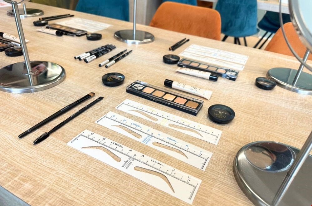 De Easy Brows Eyebrow kit van Jebentprachtig.nl is heel uitgebreid De Easy Brows Eyebrow kit van Jebentprachtig.nl is heel uitgebreid